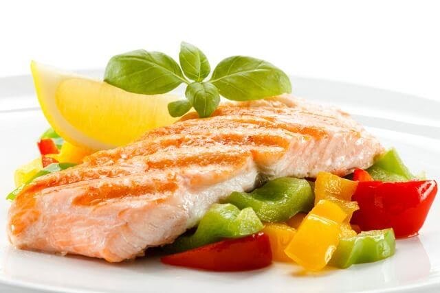 Pescado empapelado con quinoa