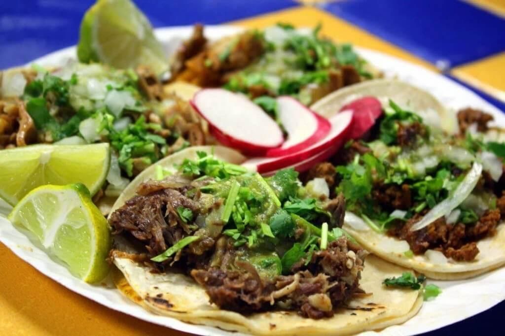 Tacos de asada con frijoles