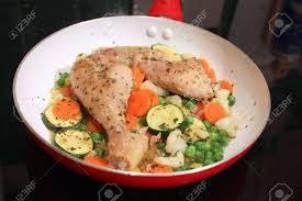 Cazuela de pierna de pollo con vegetales