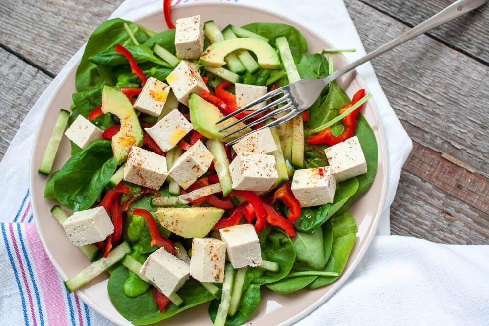 Ensalada de tofu