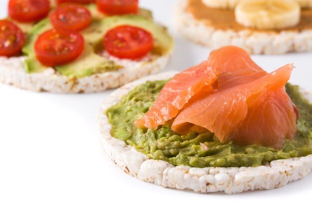 Rice cake con salmón ahumado 